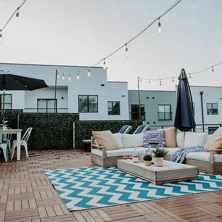 The Wade - Minutes To The Gulch & 12 South Vila